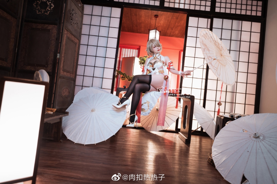 崩坏3 丽塔·洛丝薇瑟 Cosplay 舰长大人，新的一年…