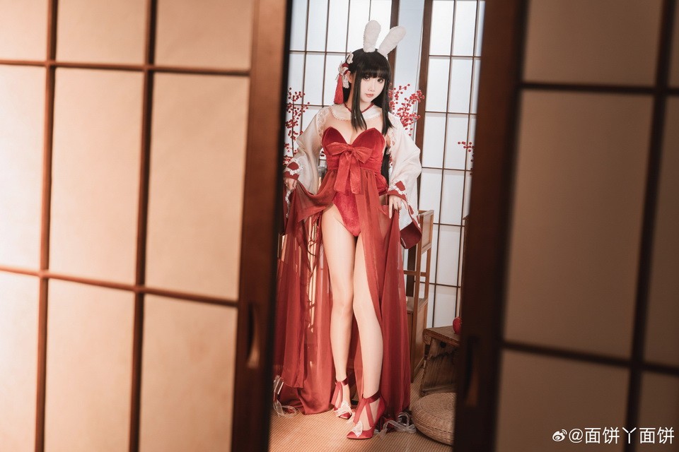 碧蓝航线 大山 Cosplay 我是大山，很荣幸能获得这个服侍您的机会。
